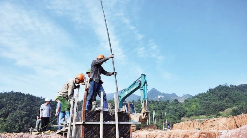 Trên công trường đường dây 500 kV Lào Cai-Vĩnh Yên ảnh 1