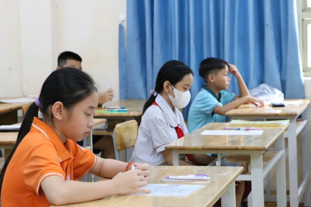 Gãy tay, học sinh thành phố trong lòng thành phố vẫn tranh suất vào lớp 6 - 2