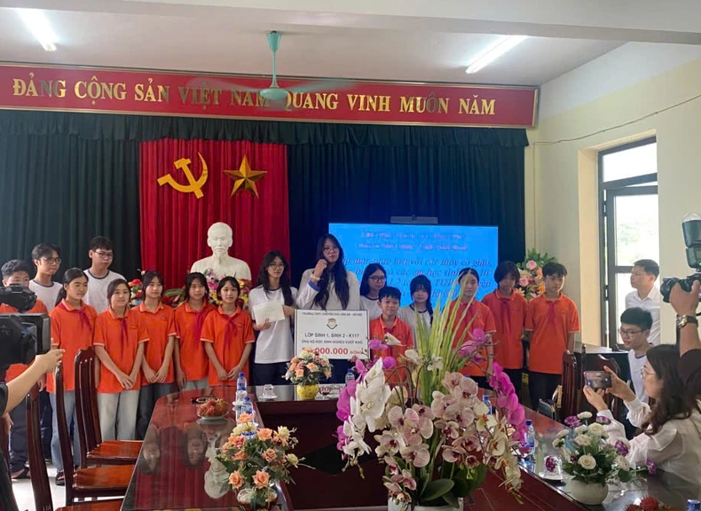 Những giờ học sống động của học sinh chuyên Sinh tại Vườn quốc gia Cúc Phương ảnh 6