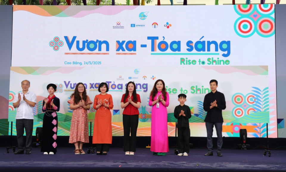 Nearly 1,000 students participate in the event "Reach out - Shine" - Cao Bang Electronic Newspaper
