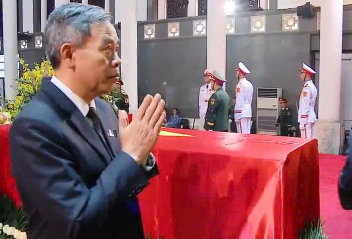 Delegation of Quang Tri province visits former President Tran Duc Luong