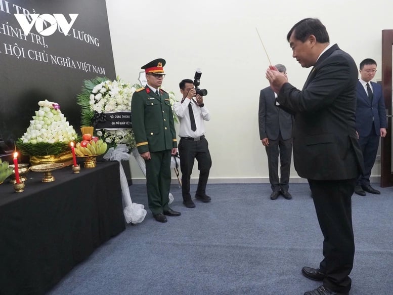Đại sứ quán Việt Nam tại các nước tổ chức lễ viếng nguyên Chủ tịch nước Trần Đức Lương- Ảnh 3.