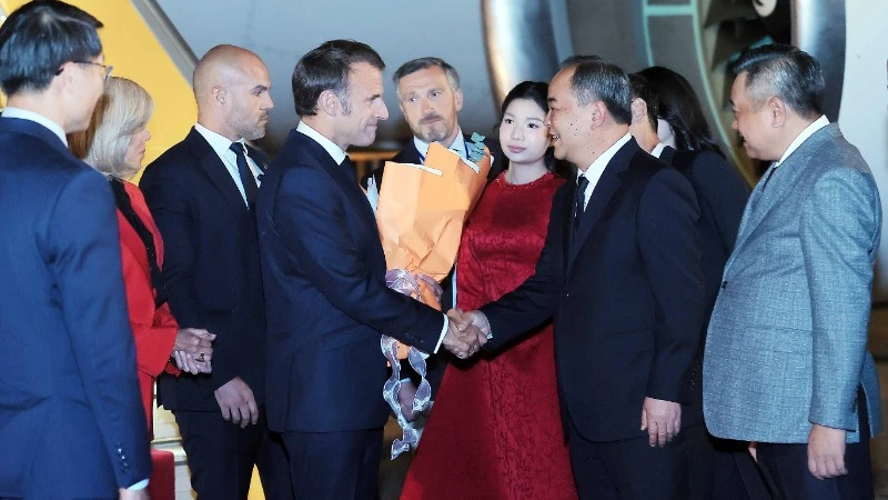 [Photo] French President Emmanuel Macron and his wife begin state visit to Vietnam