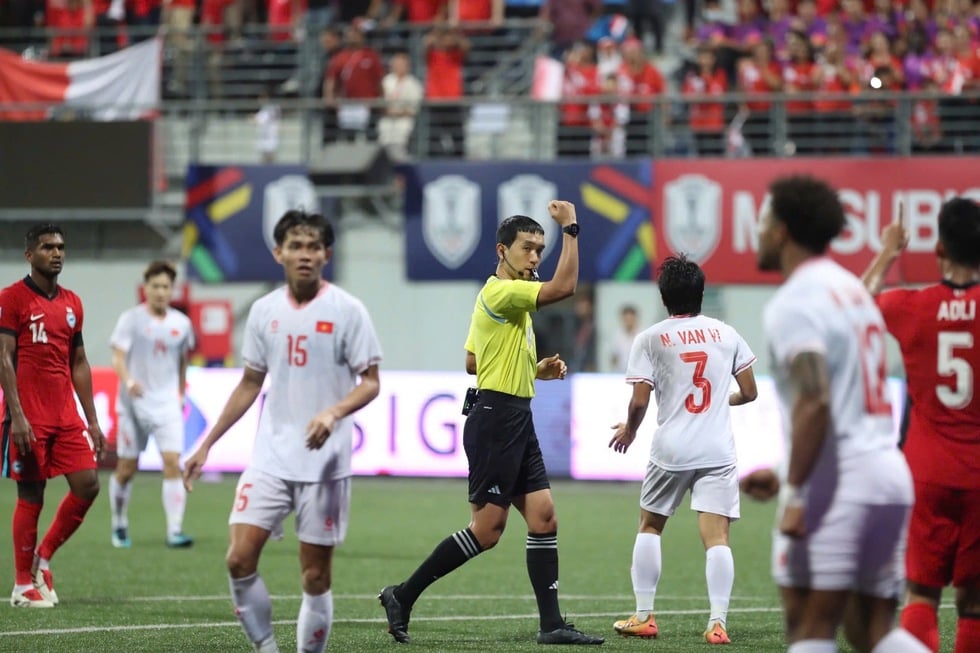 2 trọng tài Hàn Quốc điều hành derby CLB CAHN đấu Hà Nội: Từng thổi trận Việt Nam thắng Singapore- Ảnh 3.