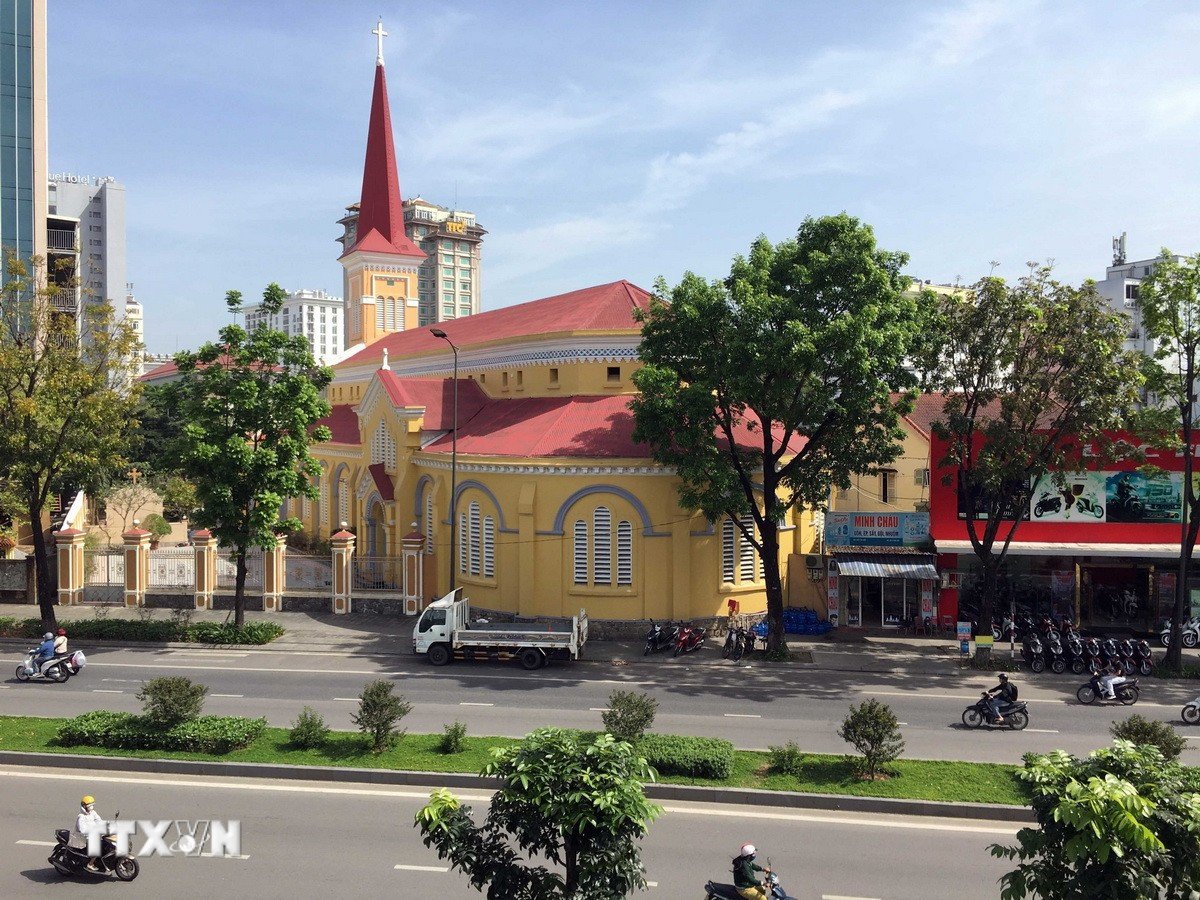 ttxvn-kien-truc-phap-do-thi-hue-5.jpg