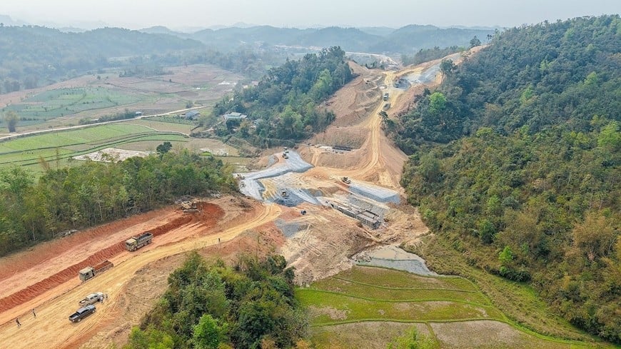 Dự án đường cao tốc Đồng Đăng - Trà Lĩnh do Tập đoàn Đèo Cả triển khai thực hiện.