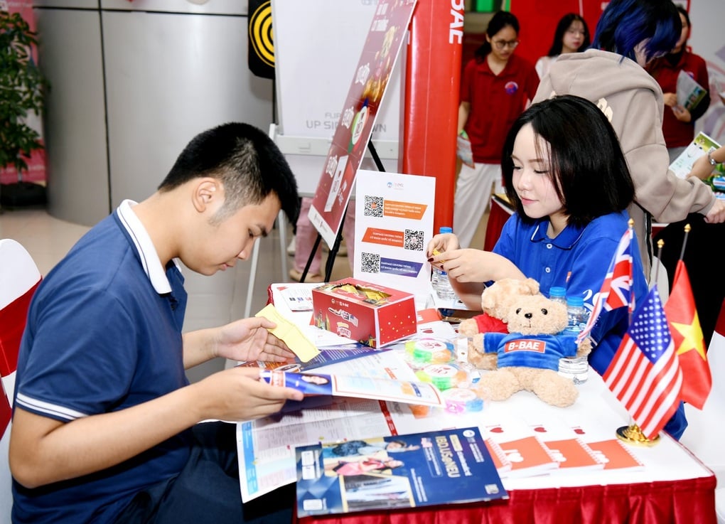 Trước 17h ngày 23/7, ĐH Kinh tế Quốc dân công bố quy đổi điểm xét tuyển - 1