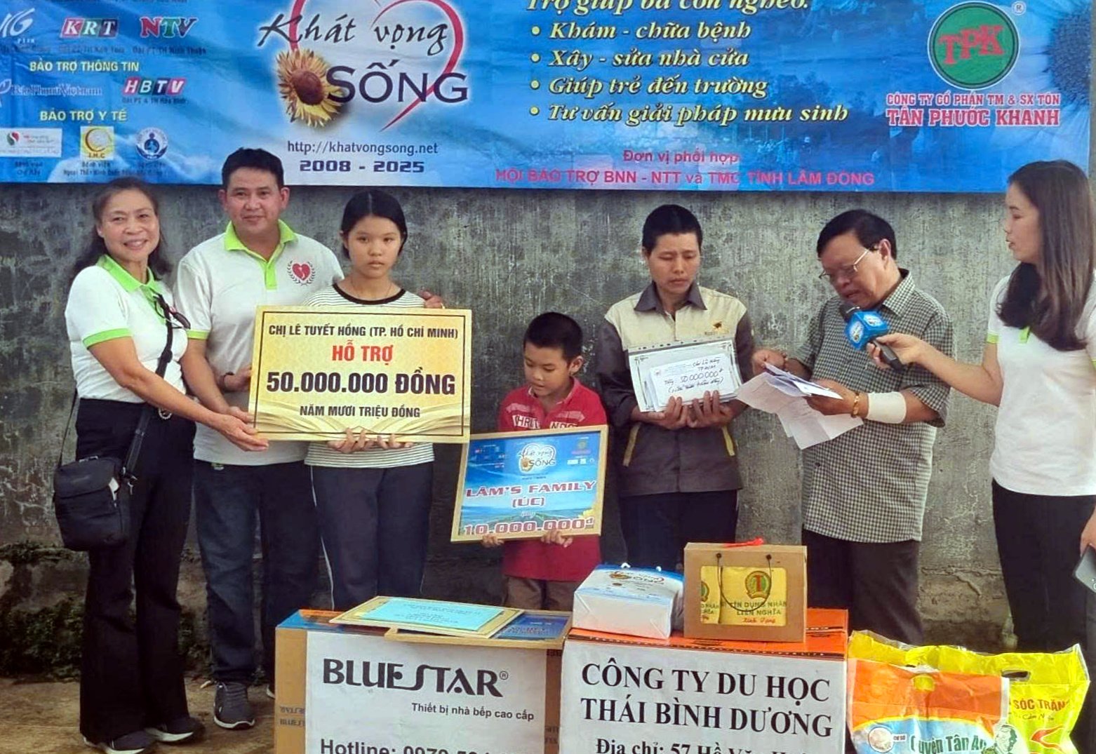gia đình cháu Lê Hải Băng (ở tổ 27, thị trấn Liên Nghĩa, Đức Trọng) được hỗ trợ hơn 790 triệu đồng