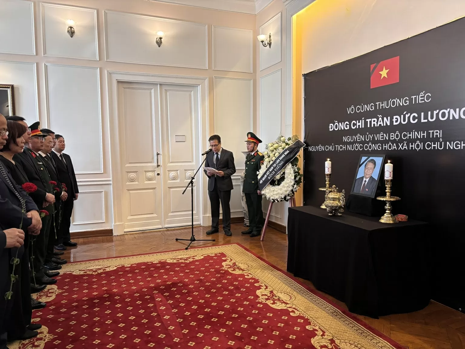 ĐS Đặng Minh Khôi phát biểu tại lễ viếng. (Nguồn: Đại sứ quán Việt Nam tại Liên bang Nga)
