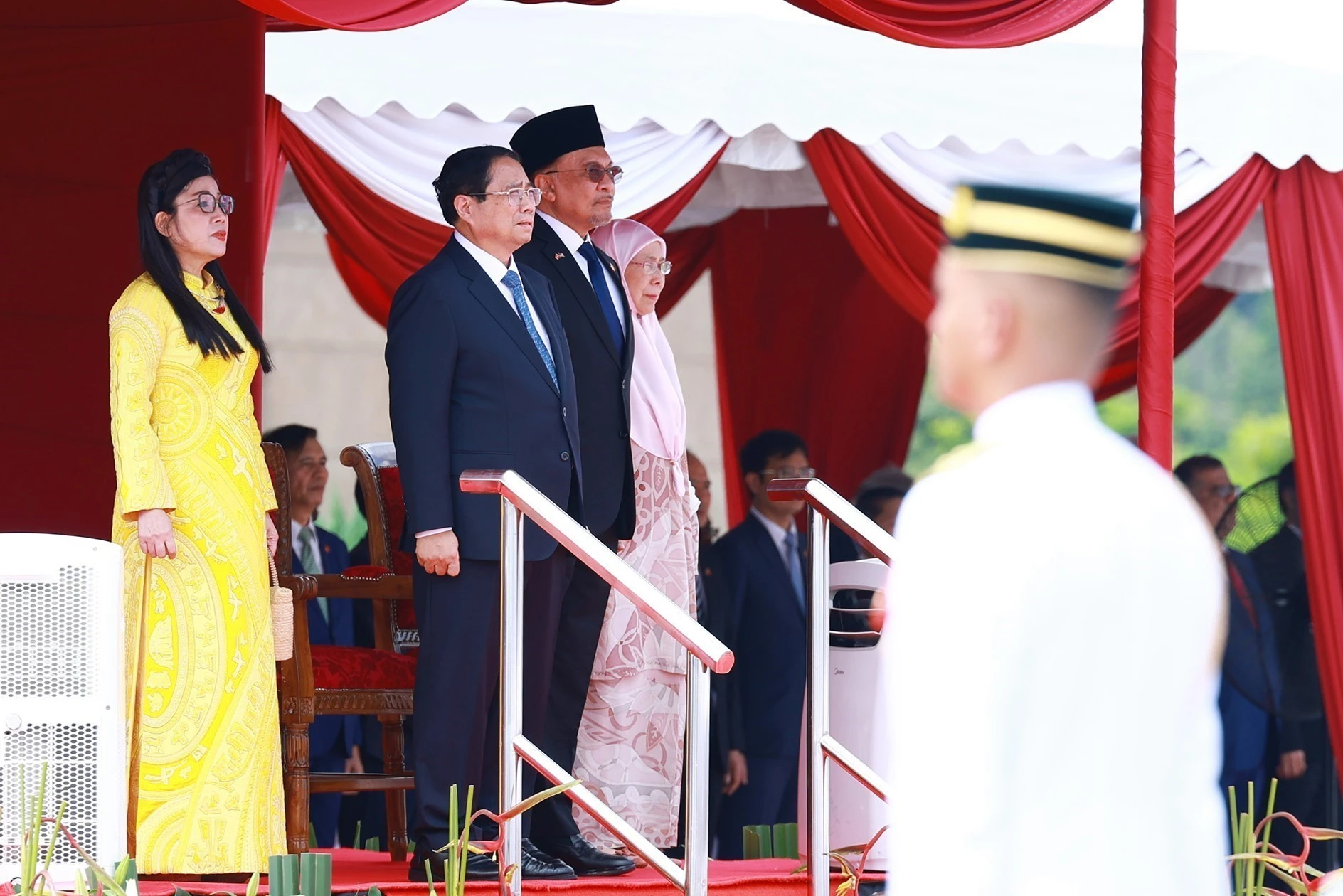[Photo] Cérémonie d'accueil du Premier ministre Pham Minh Chinh et de son épouse lors d'une visite officielle en Malaisie photo 5
