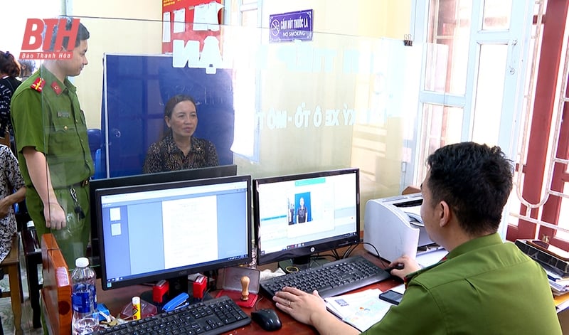 ចេញ និងផ្លាស់ប្តូរប័ណ្ណបើកបរឡើងវិញសម្រាប់កម្មវិធីជាង 13,000 ដោយផ្ទាល់ និងតាមអ៊ីនធឺណិត