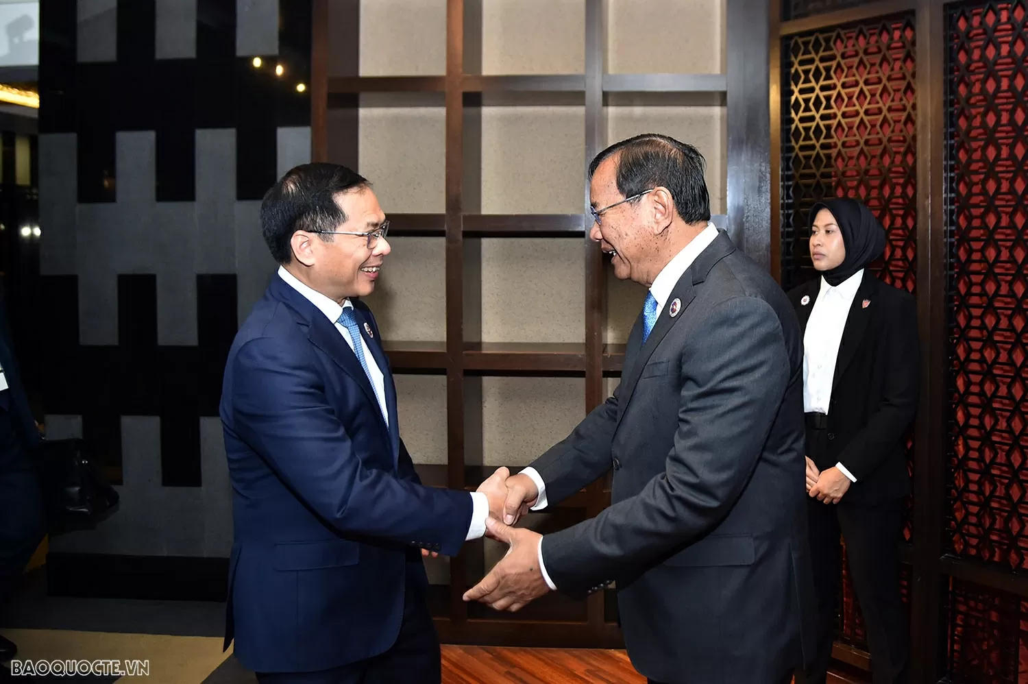 Phó Thủ tướng, Bộ trưởng Ngoại giao Bùi Thanh Sơn gặp song phương với Bộ trưởng thứ Hai Ngoại giao Brunei và Philippines bên lề Hội nghị Cấp cao ASEAN