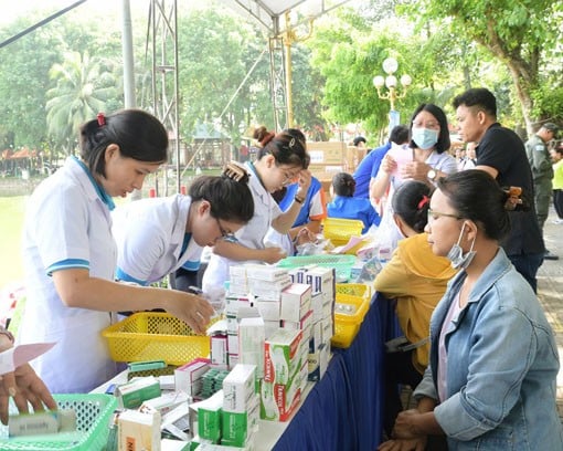 Việc chăm lo đời sống tinh thần, sức khỏe cho công nhân là rất cần thiết, giúp họ yên tâm làm việc và cống hiến. (Ảnh: Đ.Hải)