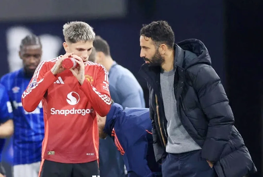 HLV Amorim đuổi cổ một cầu thủ Man Utd sau thất bại ở Europa League - 2