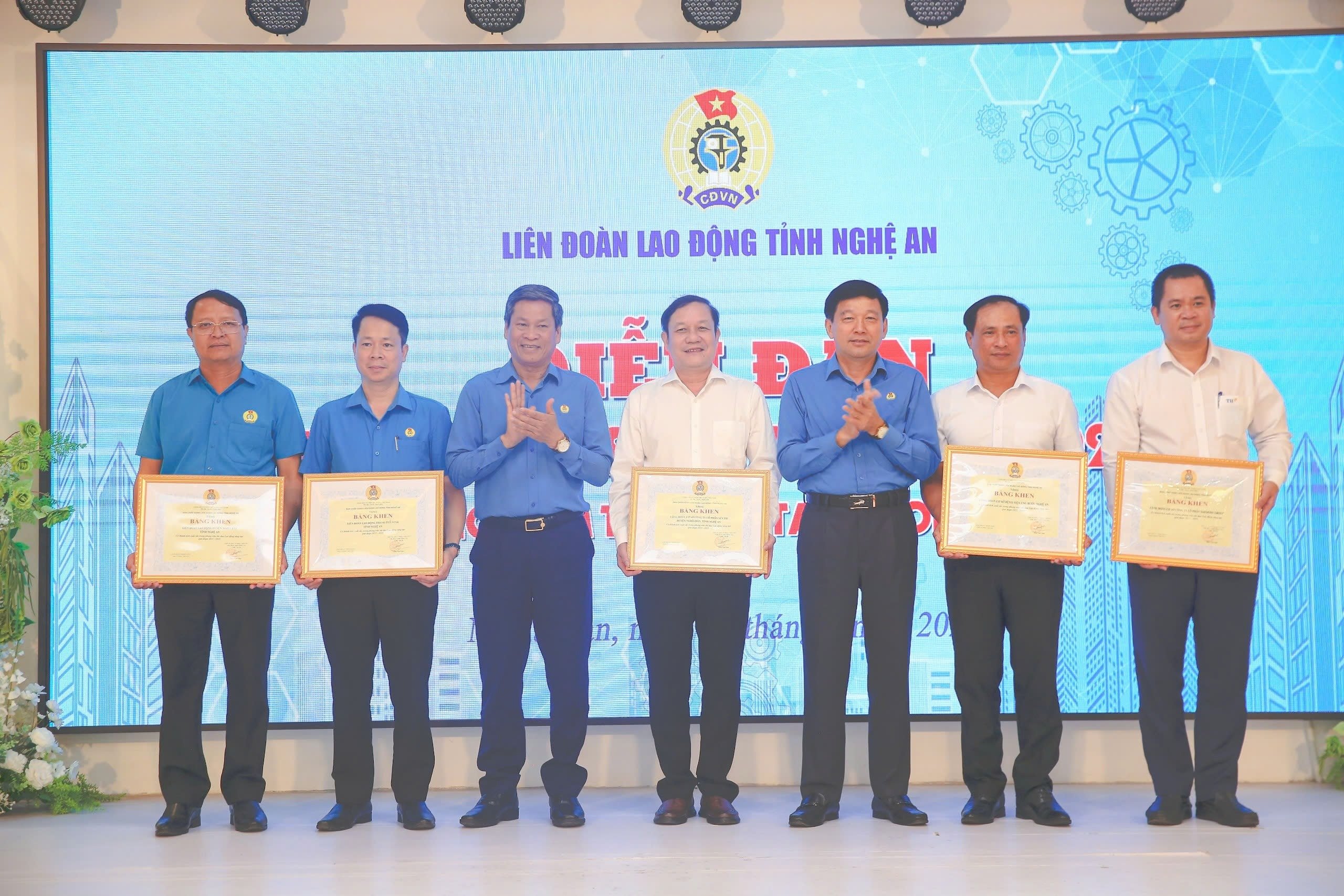 2 Creative Labor Forum of the Vietnam General Confederation of Labor Photo by Diep Thanh00004
