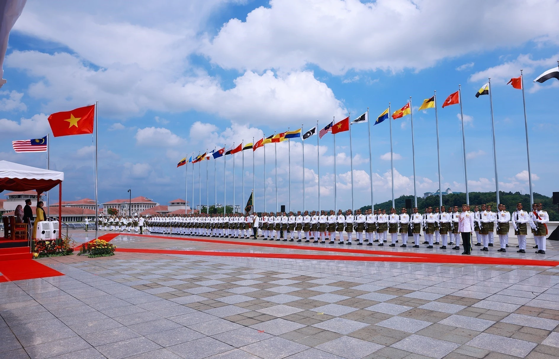 [Photo] Cérémonie d'accueil du Premier ministre Pham Minh Chinh et de son épouse lors d'une visite officielle en Malaisie photo 6