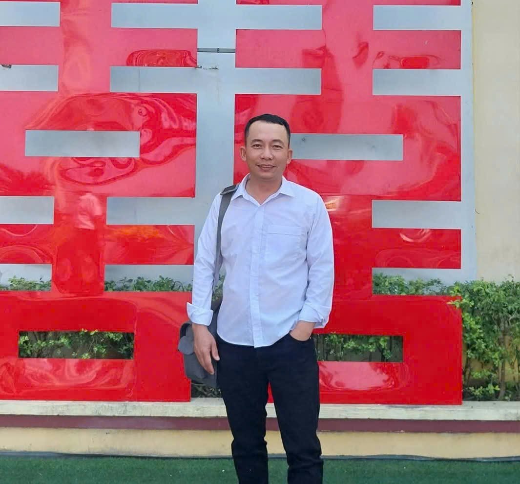 បុរស​ដែល​លោត​ចូល​ទៅ​ជួយ​ស្ត្រី​លង់​ទឹក​នោះ​ជា​អ្នក​ថត​រូប។