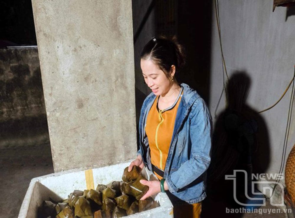 Từ những hạt gạo trắng ngần, người dân làm nên nhiều món bánh đậm hồn quê như bánh cuốn, bánh phở, bánh giò, bánh rậm, bánh gai…