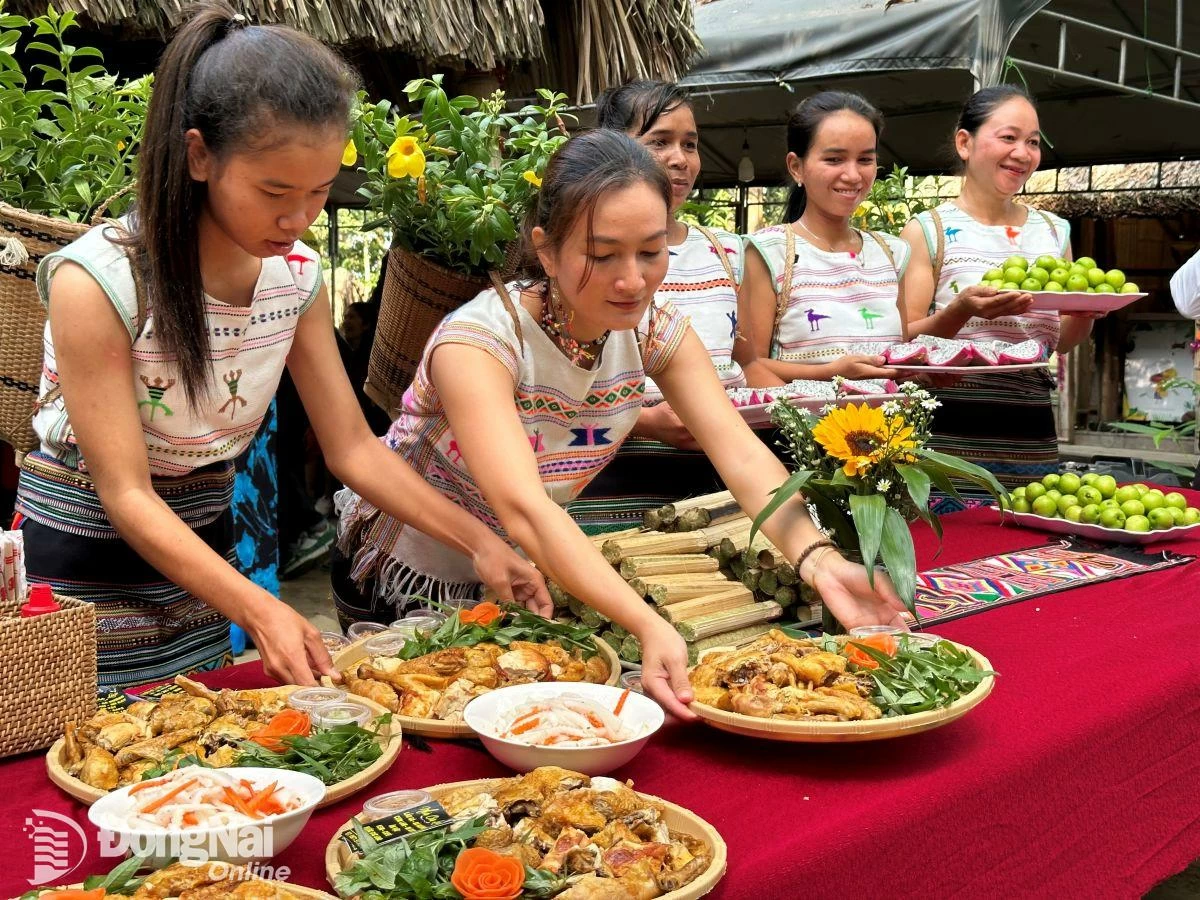 料理が訪問者を誘います。写真: N. Lien