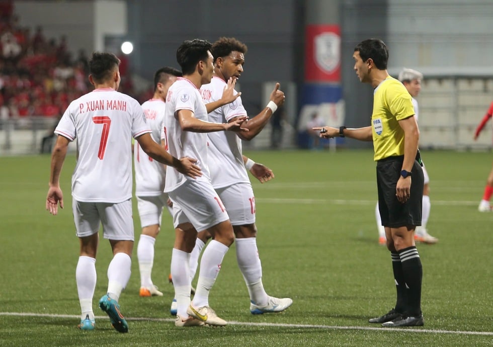 2 trọng tài Hàn Quốc điều hành derby CLB CAHN đấu Hà Nội: Từng thổi trận Việt Nam thắng Singapore- Ảnh 2.