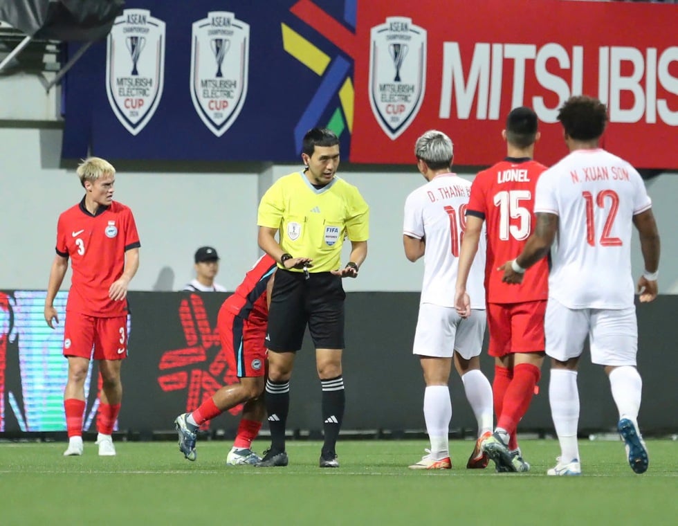 2 trọng tài Hàn Quốc điều hành derby CLB CAHN đấu Hà Nội: Từng thổi trận Việt Nam thắng Singapore- Ảnh 1.