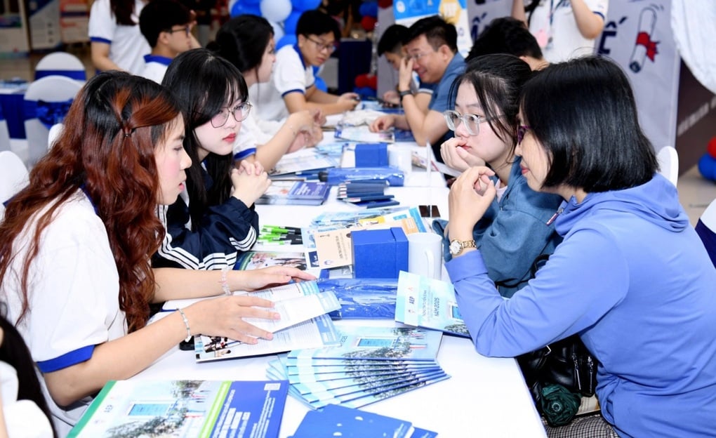Trước 17h ngày 23/7, ĐH Kinh tế Quốc dân công bố quy đổi điểm xét tuyển - 2