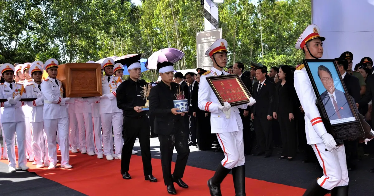 Trang trọng Lễ an táng nguyên Chủ tịch nước Trần Đức Lương tại quê nhà Quảng Ngãi