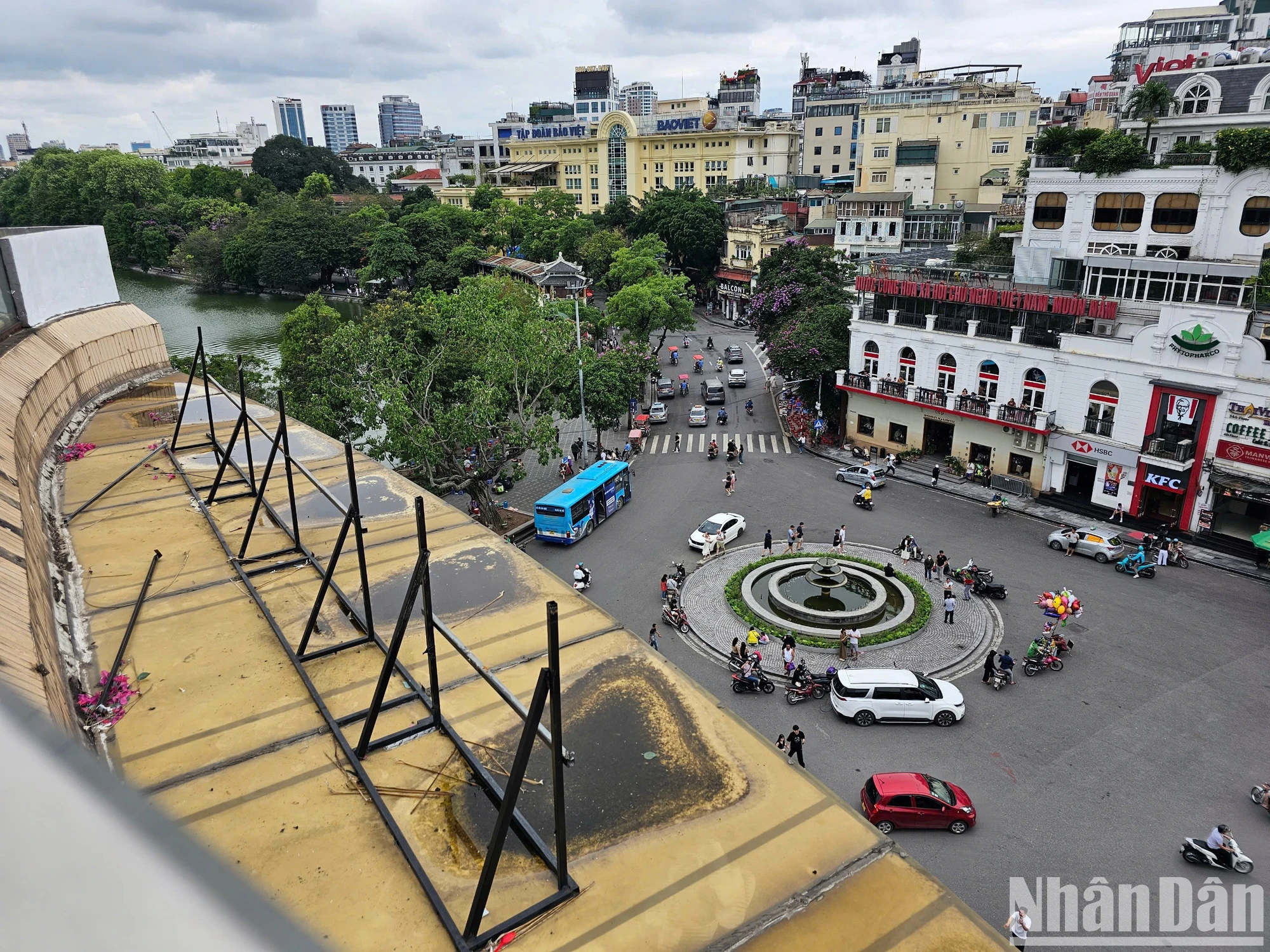 [រូបថត] ទីក្រុងហាណូយ ធ្វើរបងបិទការវាយកម្ទេចអគារ 
