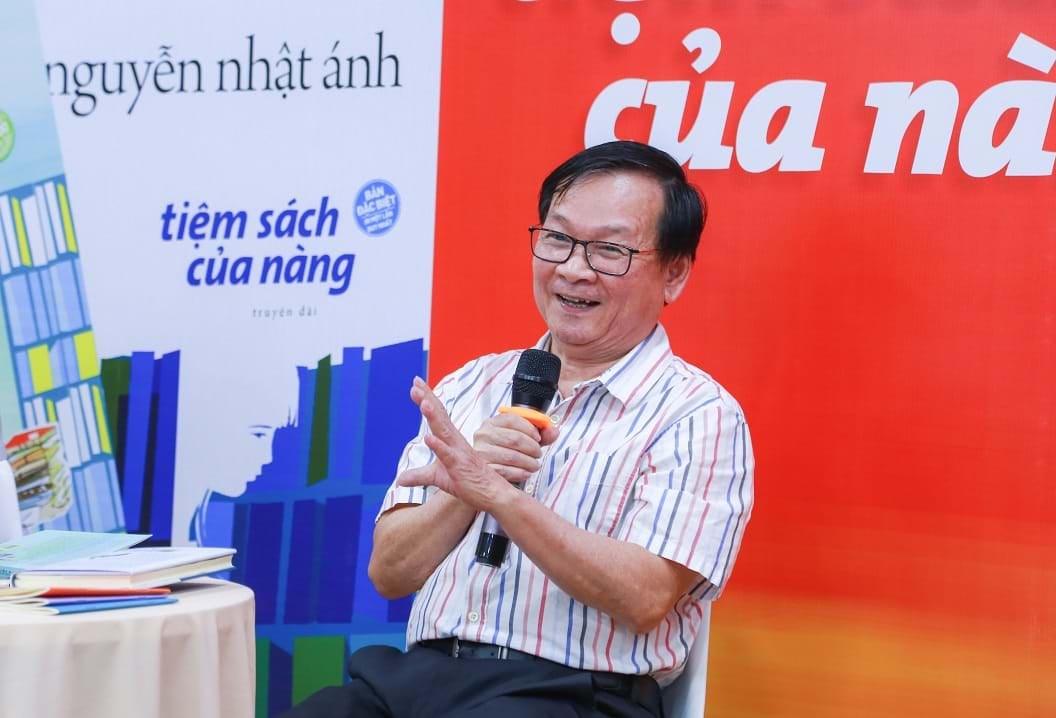 អ្នកនិពន្ធ Nguyen Nhat Anh ណែនាំសៀវភៅថ្មីរបស់គាត់។ រូបថត៖ អ៊ីនធឺណិត