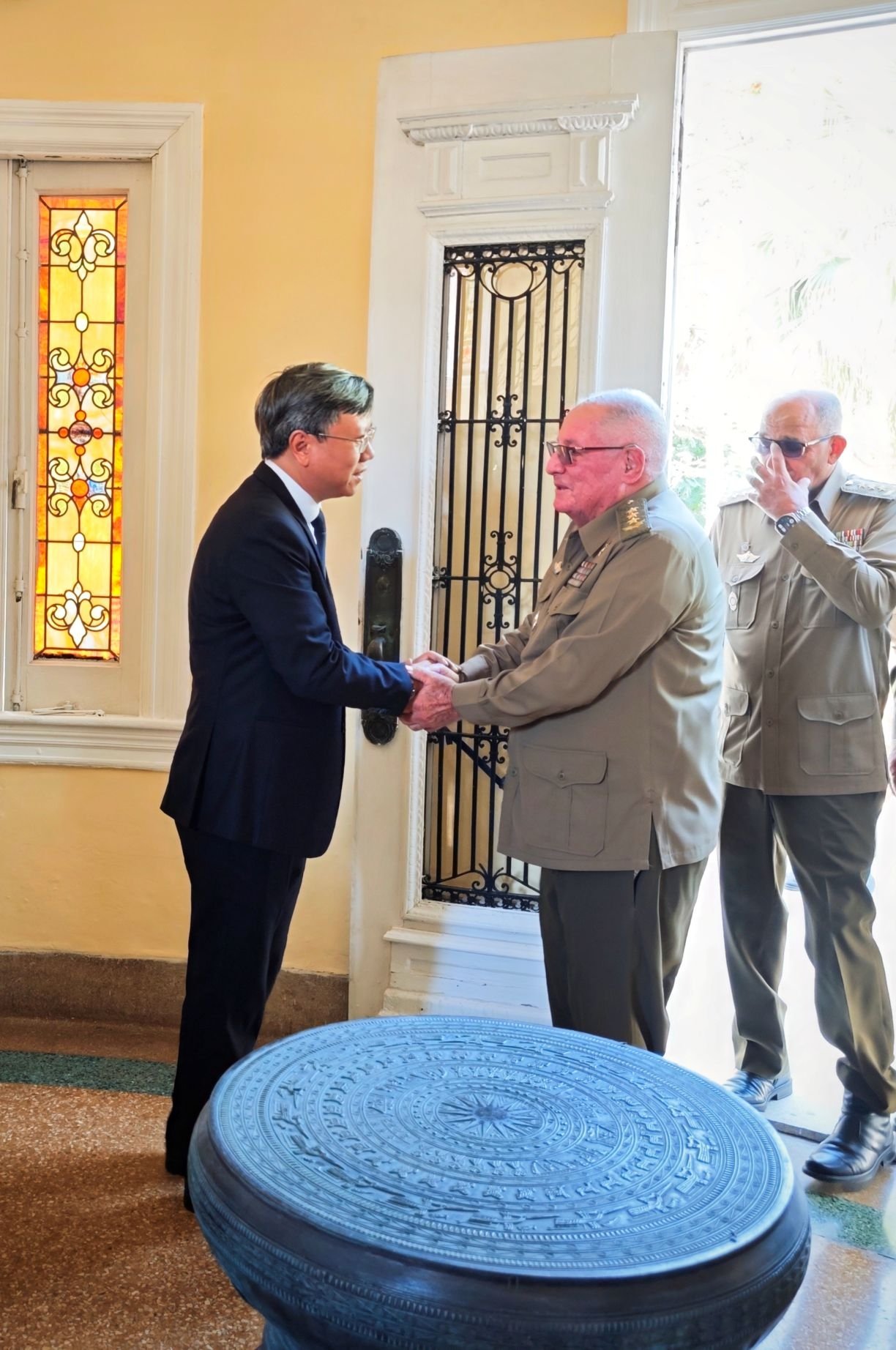 Bí thư thứ Nhất Đảng Cộng sản, Chủ tịch Cộng hoà Cuba Miguel Díaz Canel tưởng nhớ nguyên Chủ tịch nước Trần Đức Lương