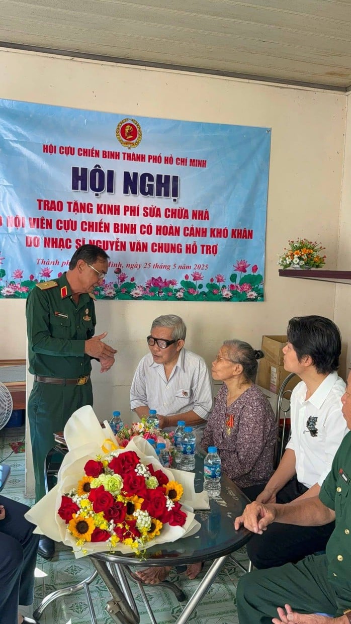 Nhạc sĩ Nguyễn Văn Chung tri ân cựu chiến binh - Ảnh 1.