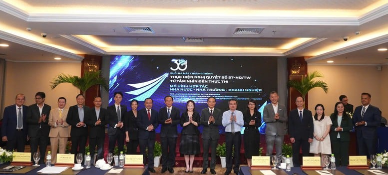 AgriS phối hợp với Đại học Quốc gia TPHCM đào tạo nhân lực nông nghiệp công nghệ cao- Ảnh 1.