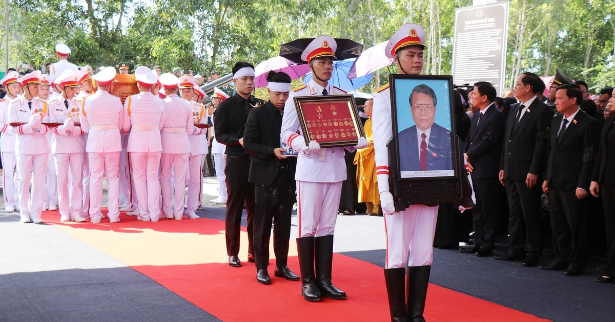 [Ảnh] Lễ an táng nguyên Chủ tịch nước Trần Đức Lương tại Quảng Ngãi