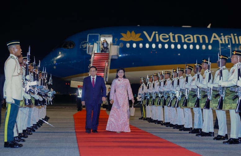 Thủ tướng Phạm Minh Chính tới Kuala Lumpur, bắt đầu thăm Malaysia và dự Hội nghị Cấp cao ASEAN- Ảnh 2.