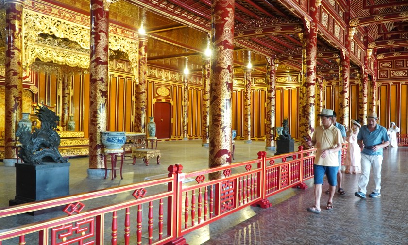 Du khách tham quan bình thường (Ảnh chụp sáng 26/5)