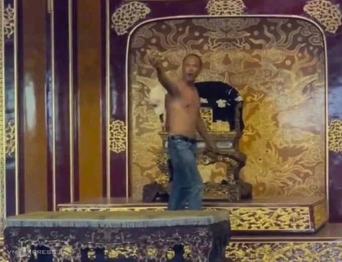throne-of-the-dynasty.jpg