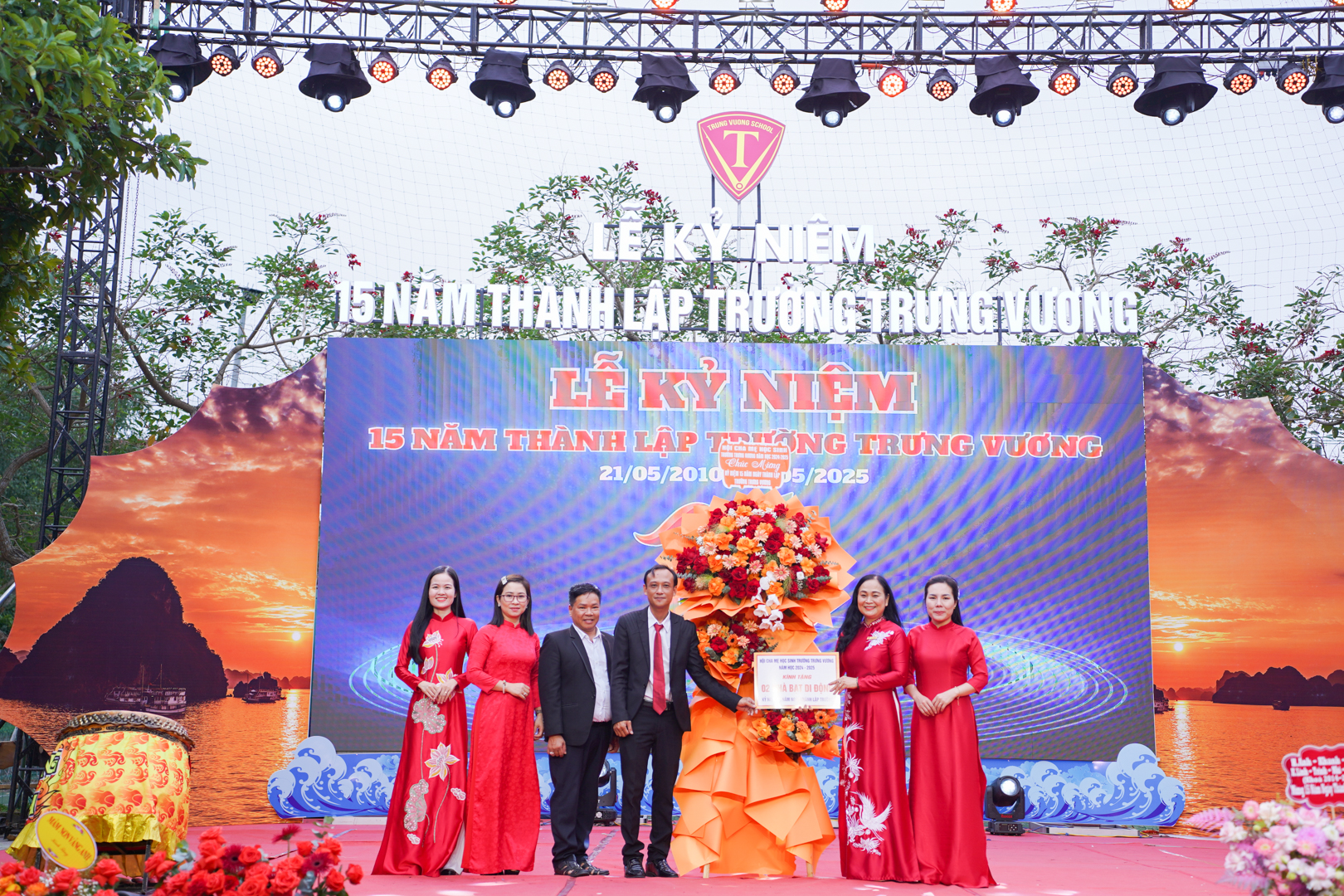 โรงเรียนจุงเวืองฉลองครบรอบ 15 ปี