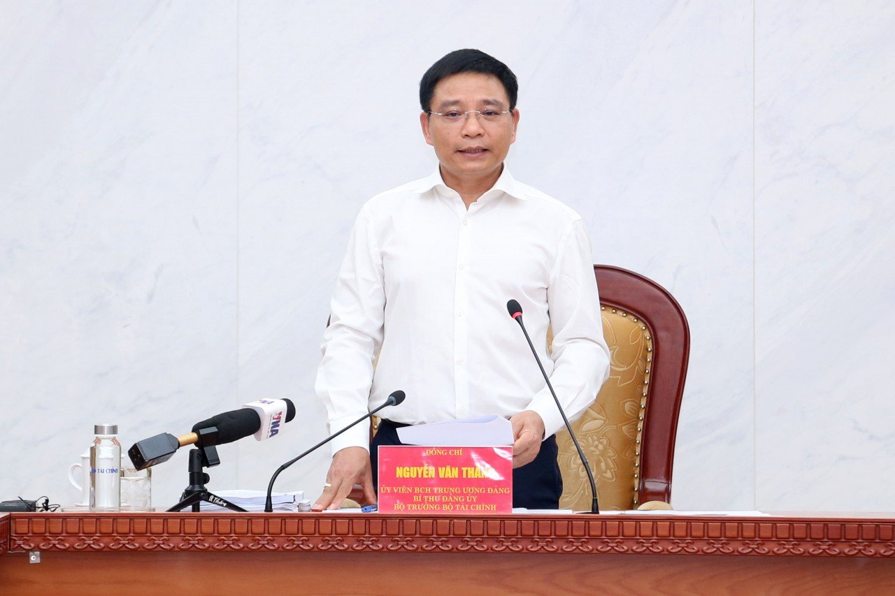 Bộ trưởng Bộ Tài chính Nguyễn Văn Thắng phát biểu tại hội nghị
