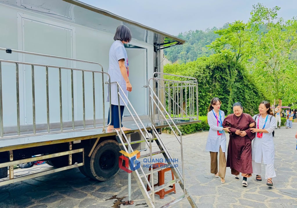 មនុស្សជាច្រើនដែលមានសុខភាពមិនស្ថិតស្ថេរបានទទួលការគាំទ្រទាន់ពេលវេលាពីបុគ្គលិកពេទ្យ។