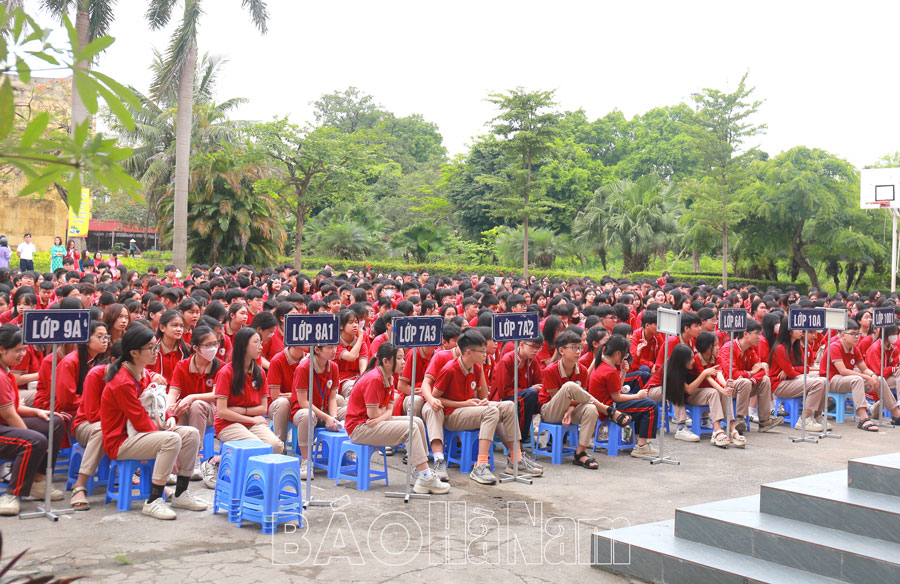 La escuela secundaria Nguyen Tat Thanh resume el año escolar 2024-2025