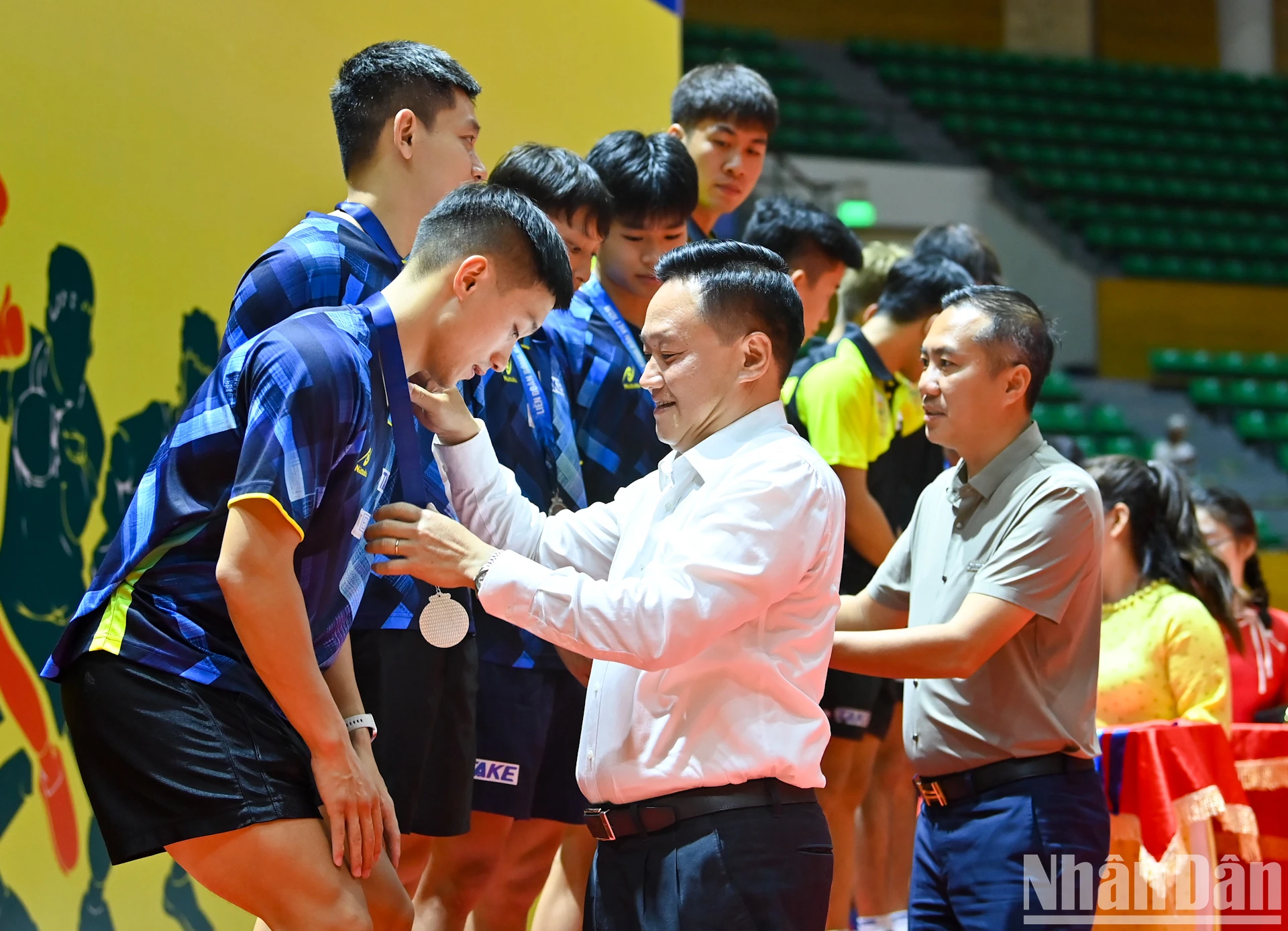 [Photo] Panorama de la cérémonie de clôture du 43e Championnat national de tennis de table du journal Nhan Dan photo 7