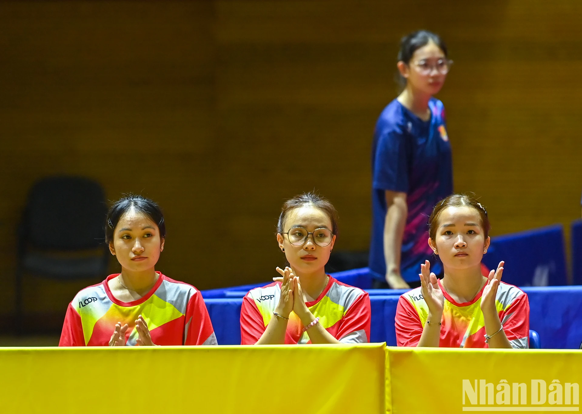 [Photo] Pink ball and table tennis photo 1