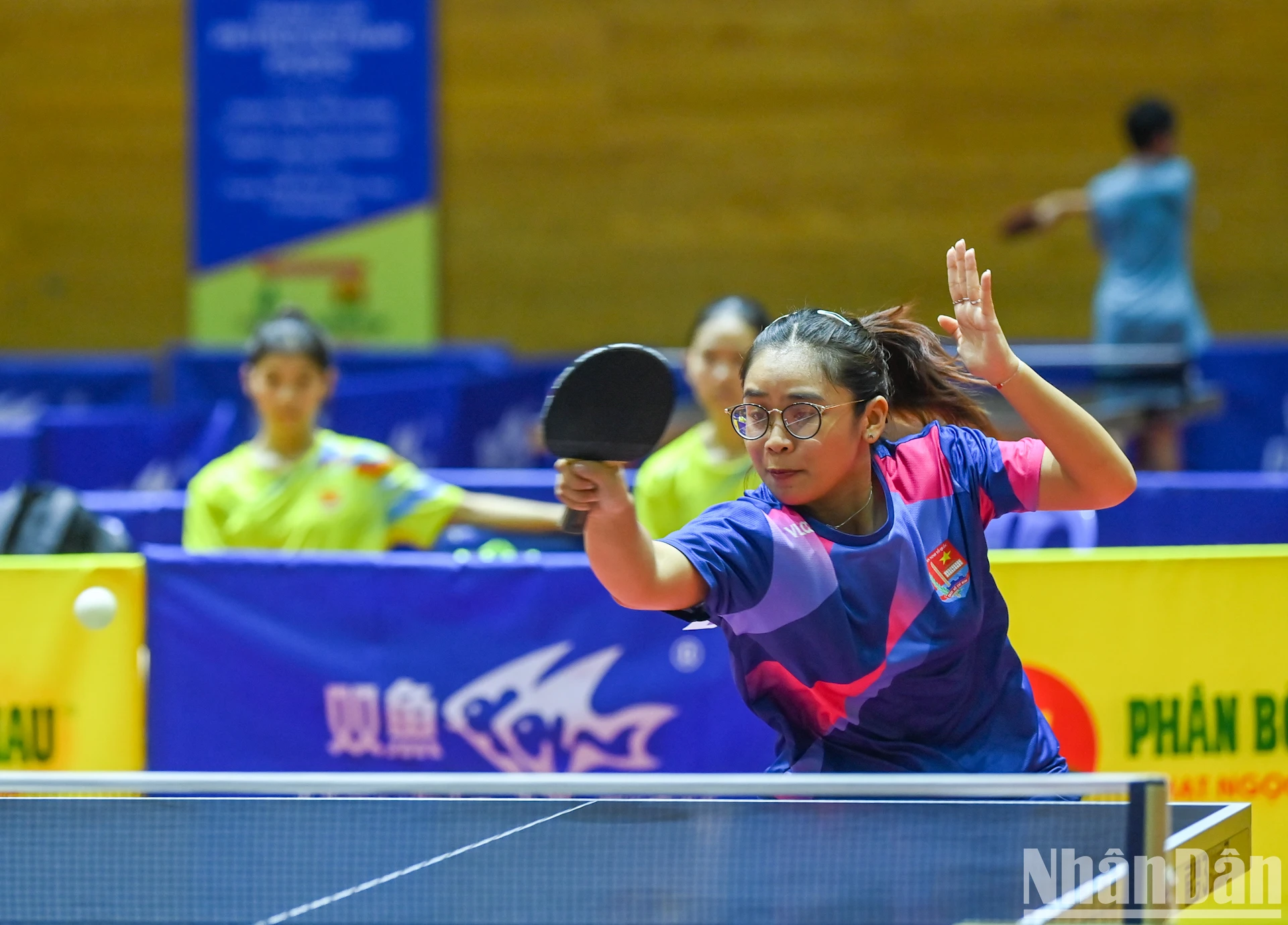 [Photo] Pink ball and table tennis photo 3