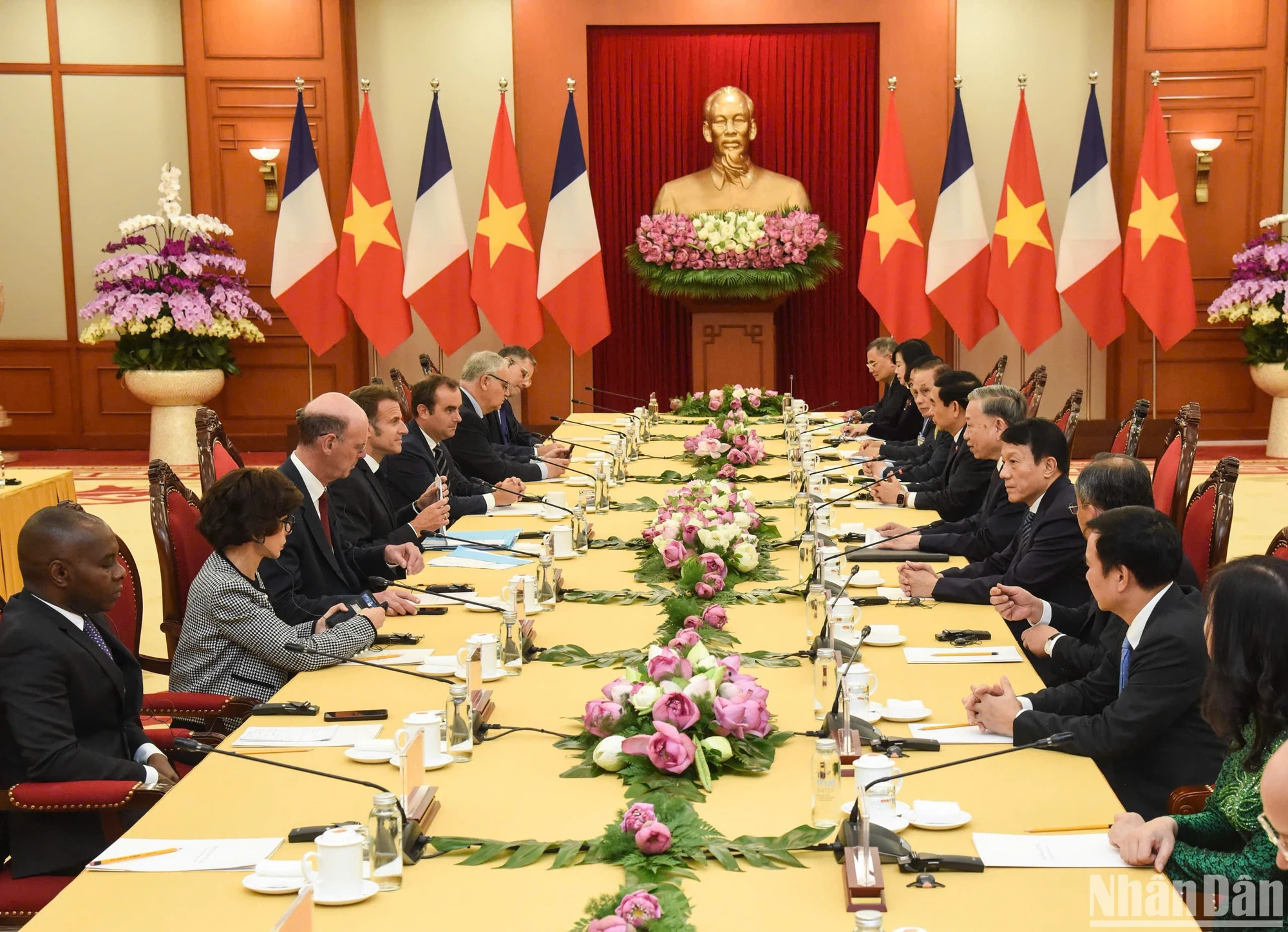 [Photo] General Secretary To Lam receives French President Emmanuel Macron photo 4