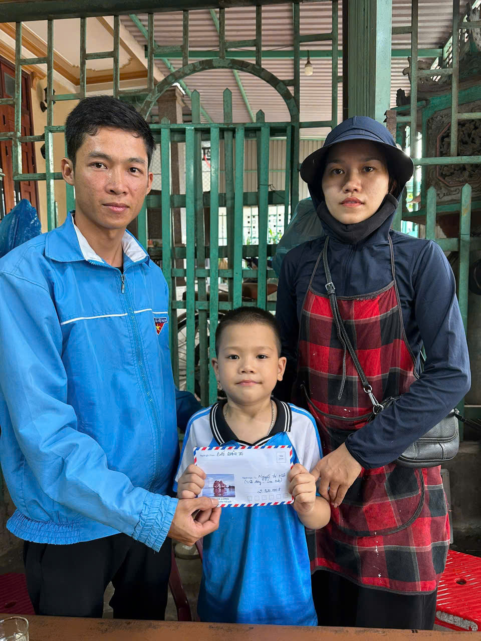 โครงการ “อ้อมอกแห่งความเมตตาของหนังสือพิมพ์กวางตรี” มอบของขวัญ 35 ชิ้น ให้แก่ผู้คนในสภาวะยากลำบาก