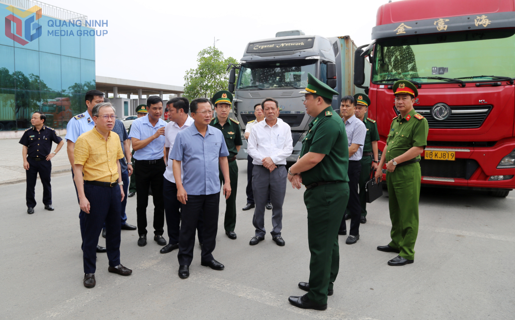 Kiểm tra hoạt động XNK hang hoas tại lối thông quan Cửa khẩu Cầu Bắc Luân 2
