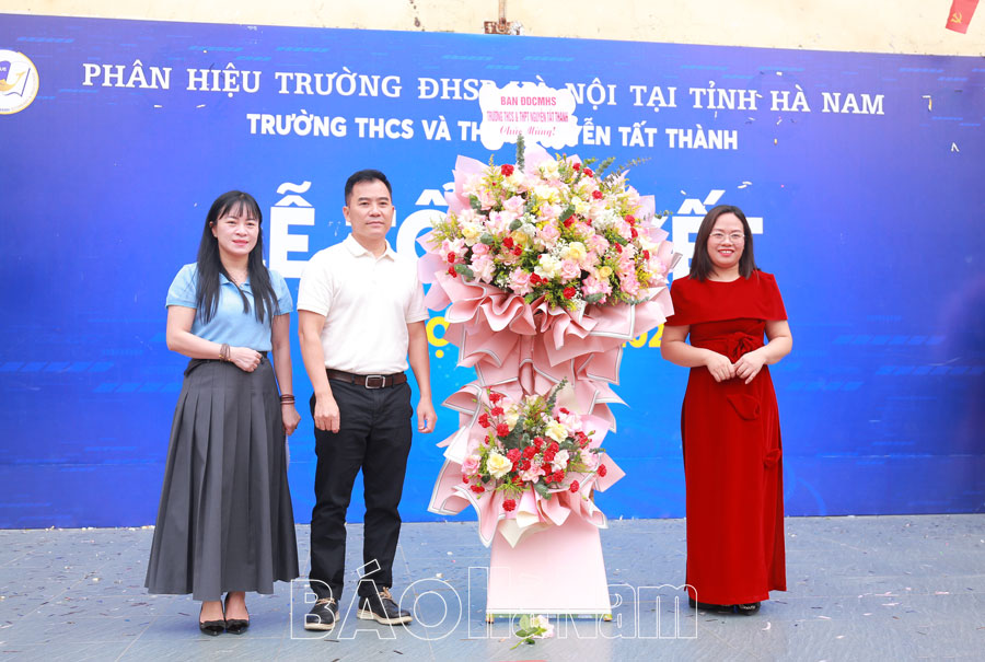 La escuela secundaria Nguyen Tat Thanh resume el año escolar 2024-2025