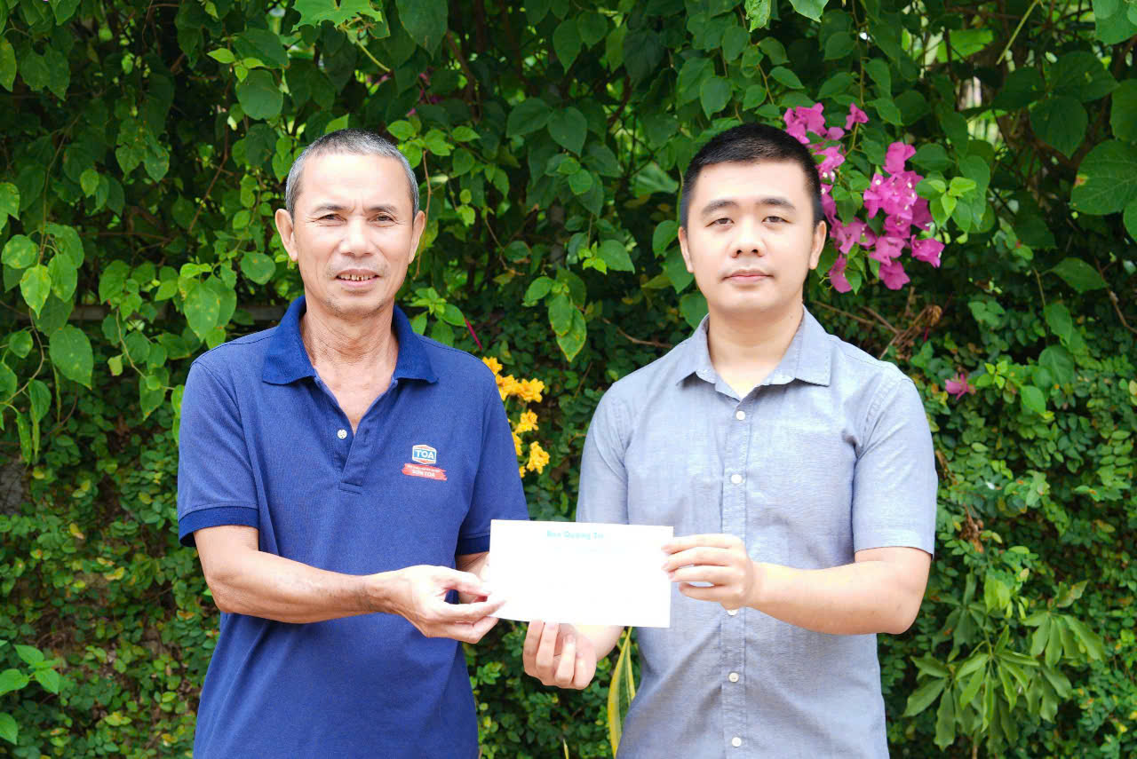 โครงการ “อ้อมอกแห่งความเมตตาของหนังสือพิมพ์กวางตรี” มอบของขวัญ 35 ชิ้น ให้แก่ผู้คนในสภาวะยากลำบาก