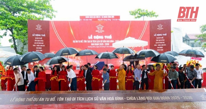 Ceremonia de inauguración y lanzamiento de la restauración y embellecimiento de la casa comunal y la reliquia de la pagoda de la aldea Bui