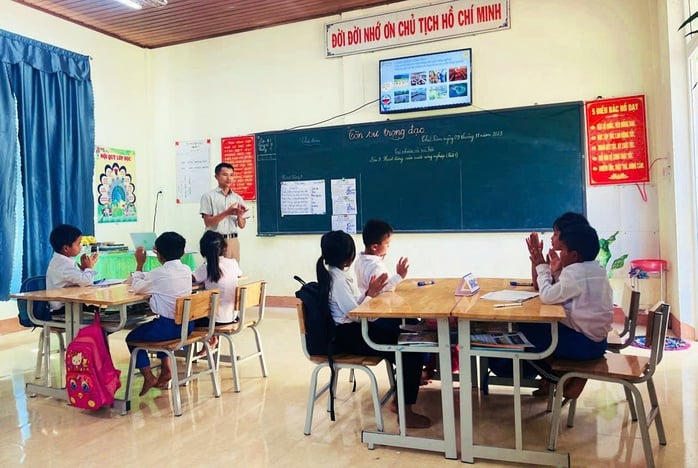 Cuộc thi viết Người thầy kính yêu: Miệt mài gieo chữ, trồng người - Ảnh 1.